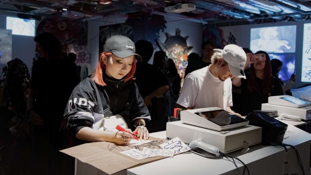 Kei Urana drawing live at a Gachiakuta event – image via Parco Co., Ltd. (@parco_x)